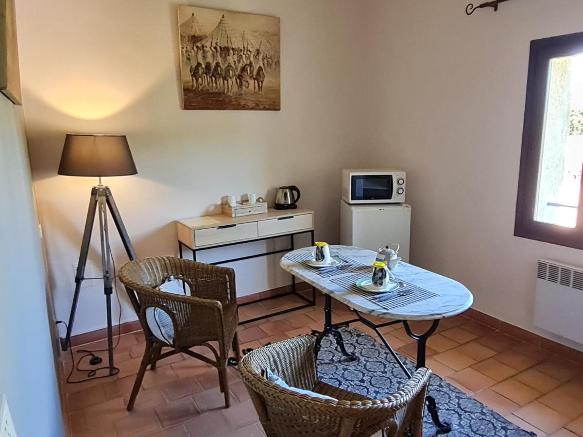 ホテル Domaine La Condamine Crillon Le Brave エクステリア 写真